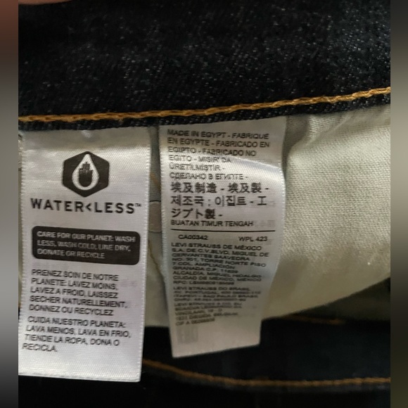 Levi’s Denim High Waisted Mom Jeans! - Picture 4 of 7